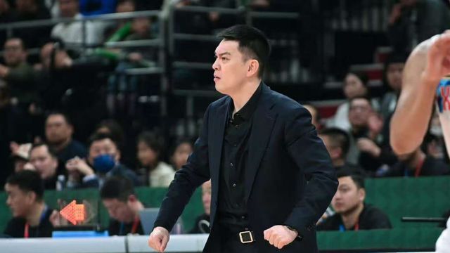 本赛季辽宁男篮问题多季后赛被横扫，今夏大换血人员调整不轻松