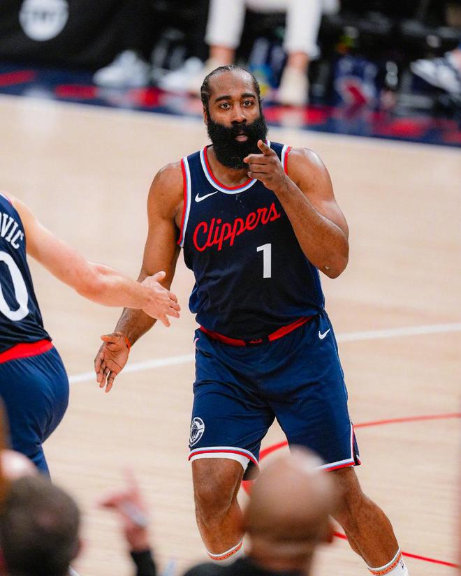 5月2日NBA季后赛G6：快船主场111-105击败掘金扳平大比分