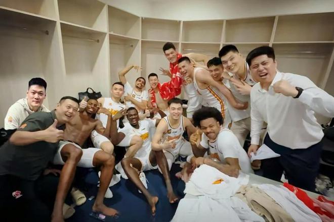 CBA 半决赛：山西男篮 0-2 落后，曾凡博受伤影响几何？