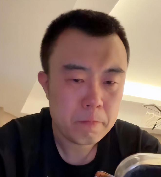 CBA 半决赛 G3 辽宁男篮遭横扫，韩德君哽咽言论引退役猜测