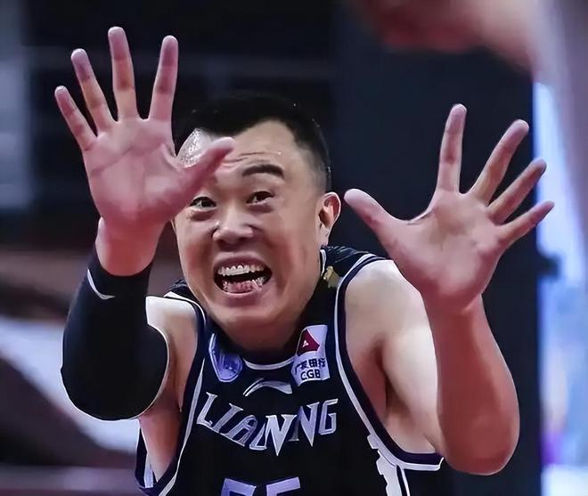 CBA 半决赛 G3 辽宁男篮遭横扫，韩德君哽咽言论引退役猜测