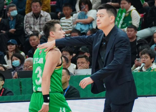 辽宁男篮赛季总结：弗格离去，赵继伟续约存疑，广东宏远引援传闻