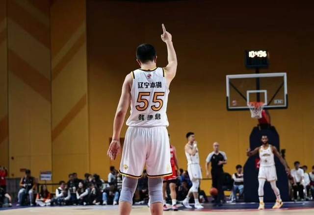 辽宁男篮24 - 25赛季出局，38岁韩德君直播透露即将退役