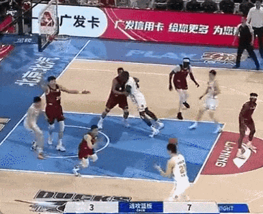 WE ARE FANBOG3 北京队球员声援曾凡博，刘传兴遭嘘仍表现出色