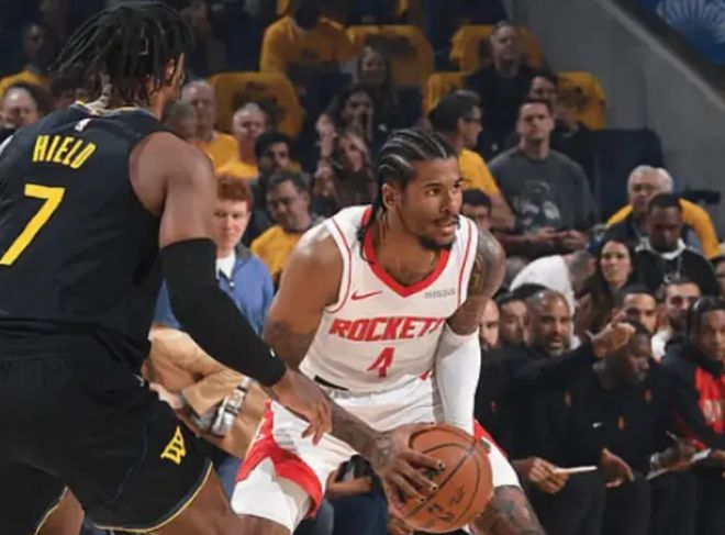 NBA 季后赛 G6：休斯顿火箭队客场对阵金州勇士队战况激烈