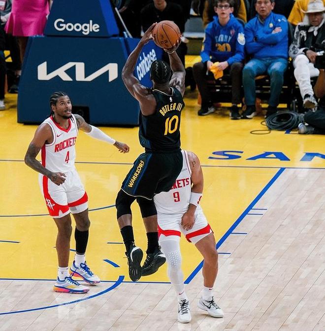 NBA西部首轮G6：勇士负火箭被拖入抢七，徐静雨怒批科尔变阵