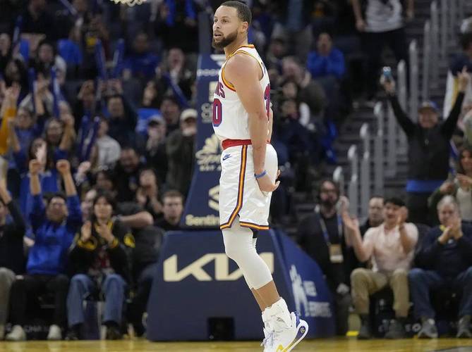 NBA西部首轮G6：勇士负火箭被拖入抢七，徐静雨怒批科尔变阵