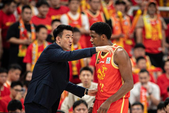 CBA公司重罚北京队引关注，总决赛在即谁能稳定发挥夺冠？