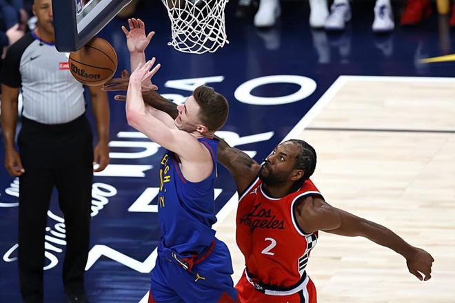 NBA季后赛掘金胜快船晋级，布劳恩稳定表现助力前行