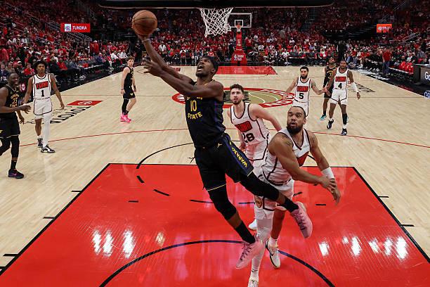 NBA 季后赛金州勇士胜火箭，吉米 - 巴特勒准三双成中流砥柱