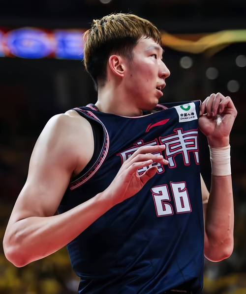 自周琦后中国球员冲击NBA历程：球迷期待、品牌赞助与赛场故事