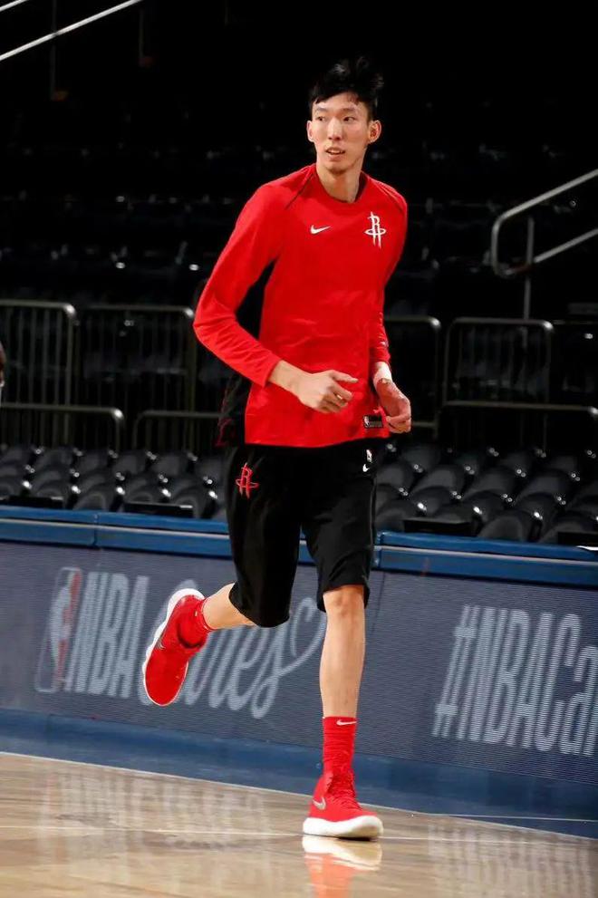 自周琦后中国球员冲击NBA历程：球迷期待、品牌赞助与赛场故事
