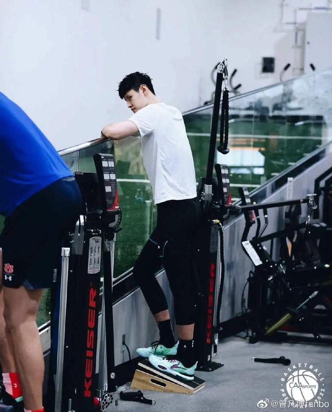 自周琦后中国球员冲击NBA历程：球迷期待、品牌赞助与赛场故事