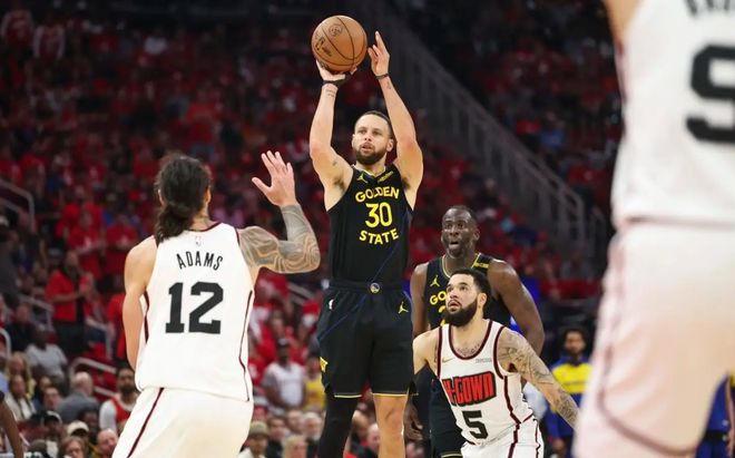 NBA 季后赛西部首轮第 7 场生死战：勇士客场挑战火箭战况激烈
