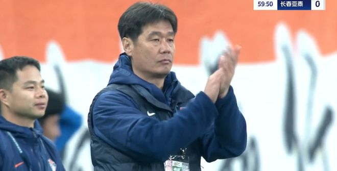 中超第11轮青岛海牛3-0完胜长春亚泰，冯伯元完成个人救赎