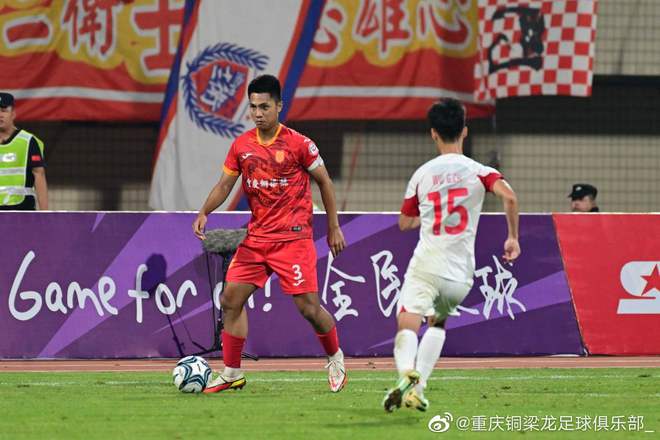 回顾 2017 赛季中超重庆主场对阵广州，昔日对局今昔对比意味深长