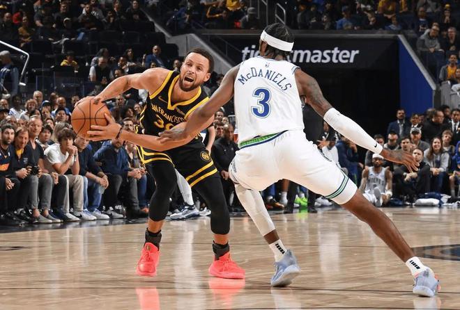 NBA 季后赛次轮 G1 全以下克上，争冠形势愈发扑朔迷离