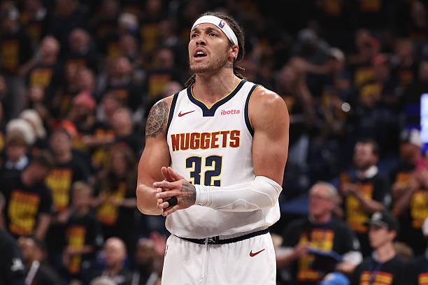 NBA西部半决赛：掘金阿隆-戈登三分绝杀助球队开门红占先机