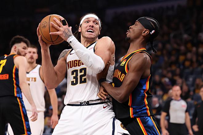 NBA西部半决赛：掘金阿隆-戈登三分绝杀助球队开门红占先机