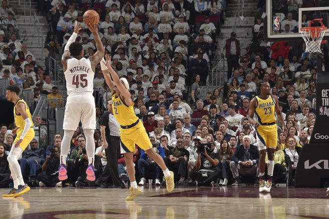 5月7日NBA季后赛次轮：步行者击败骑士 大比分2-0领先