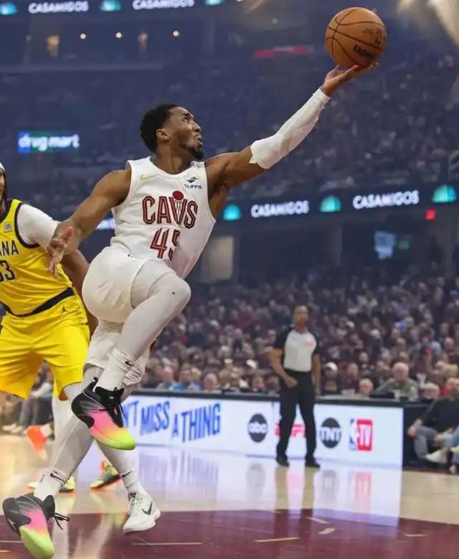 NBA2024 - 25赛季季后赛次轮：骑士队困境，加兰伤病成关键