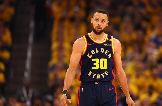 NBA 季后赛西部半决赛：库里左腿筋拉伤，赛程紧密成主因