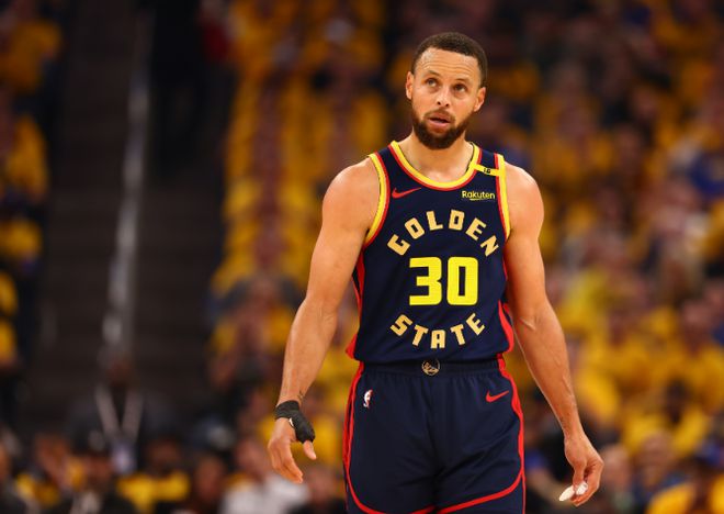 5月7日NBA西部季后赛勇士与森林狼G1：库里伤退战局变幻