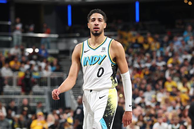 NBA季后赛西部半决赛G1：库里伤退，盘点近年腿筋伤势对球员影响