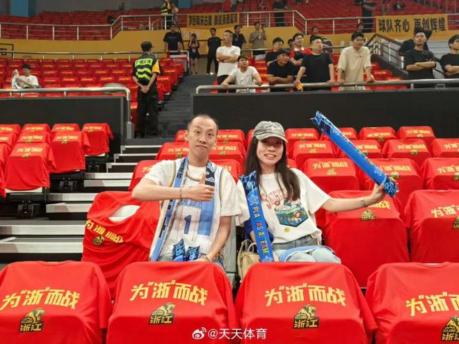 团结铸就胜利！北京北汽男篮客场战胜浙江方兴渡获总决赛G1首胜