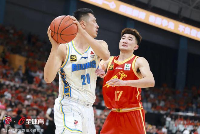 团结铸就胜利！北京北汽男篮客场战胜浙江方兴渡获总决赛G1首胜