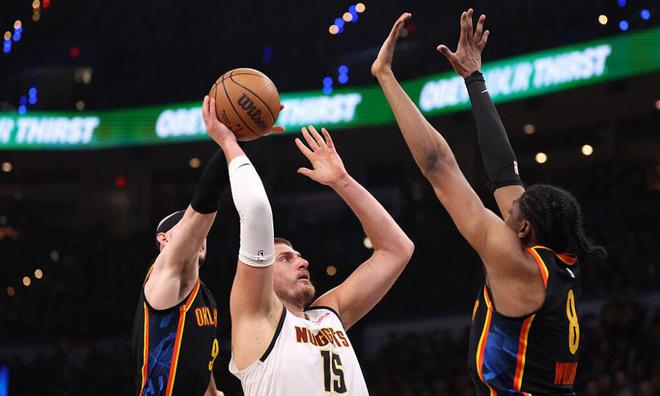 NBA季后赛半决赛掘金VS雷霆G2激战，约基奇威少领衔精彩对决
