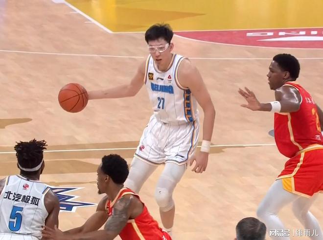 CBA 总决赛激战：北京首钢客场胜广厦，周琦组合或助夺冠