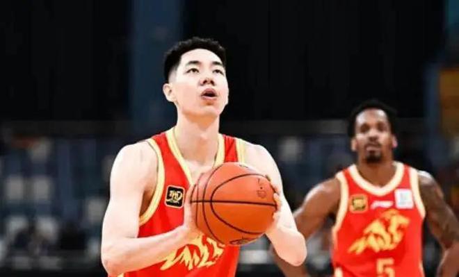 总决赛首战广厦末节崩盘，朱俊龙伤后表现不佳脚踝存疑