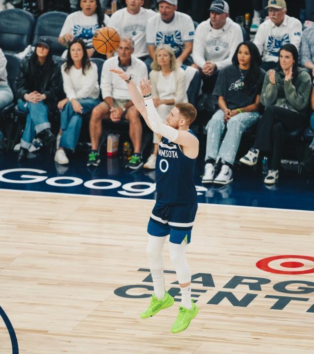 5月9日NBA季后赛西部半决赛：森林狼主场胜勇士追平大比分