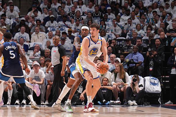 NBA 季后赛森林狼胜勇士扳平比分，勇士新秀昆滕 - 波斯特表现惨不忍睹