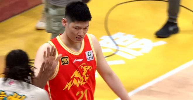 朱俊龙带伤出战，广厦主场总决赛G2大战激战惨烈