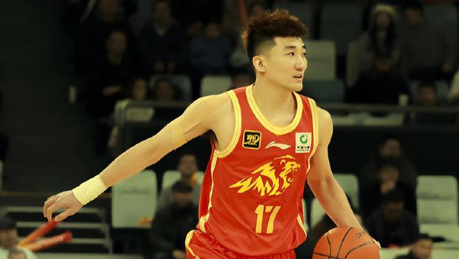 大魔王空砍两双小郭艾伦12+7！广厦三巨头轰80+20+11大比分1:1平