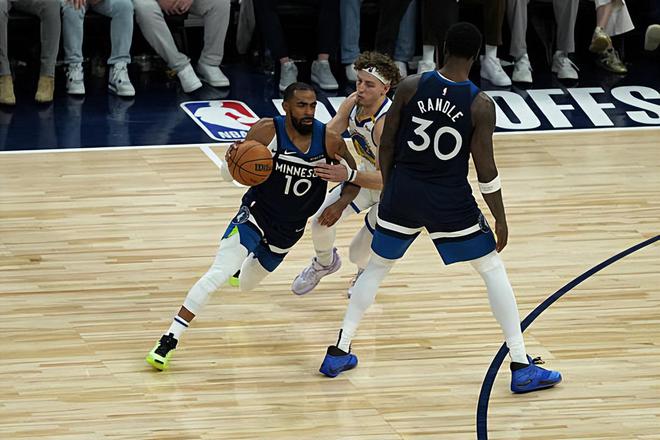 NBA 季后赛森林狼胜勇士扳平总比分，迈克-康利表现平平