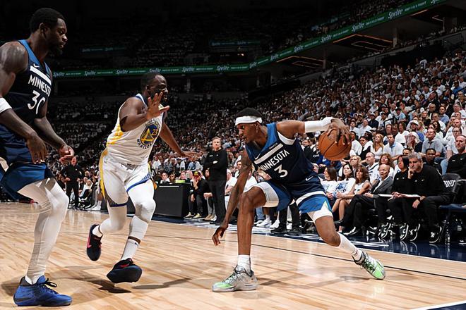 NBA 季后赛森林狼胜勇士扳平总比分，麦克丹尼尔斯表现抢眼