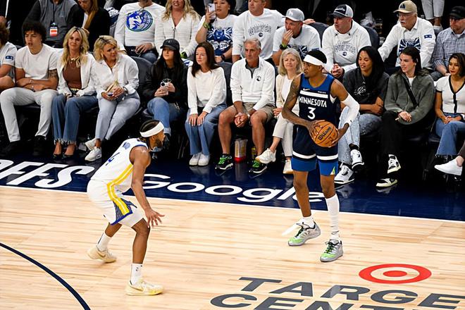 NBA 季后赛森林狼胜勇士扳平总比分，麦克丹尼尔斯表现抢眼