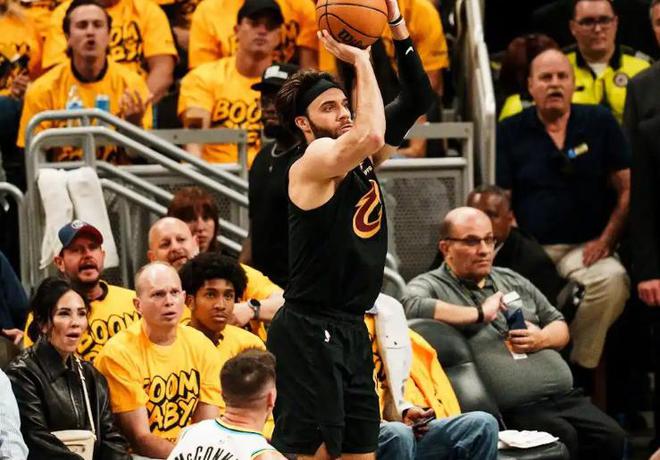 5月10日NBA季后赛分区半决赛：骑士G2战米切尔砍48分仍难挽败局