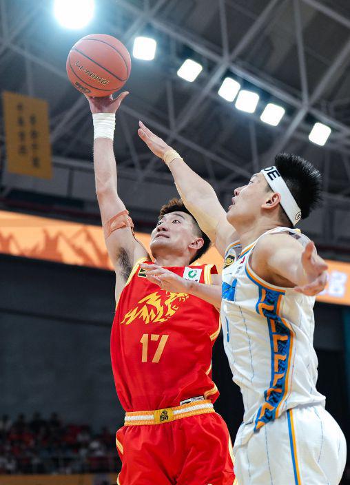 昨晚总决赛第二场：广厦胜北京扳回一城，裁判吹罚引争议