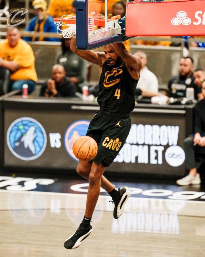 北京时间5月10日NBA季后赛东部半决赛第三场：骑士客场大胜扳回一城
