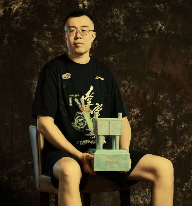 北京时间5月10日凌晨辽篮为韩德君庆生，其效力多年战功赫赫但本赛季季后赛有心无力