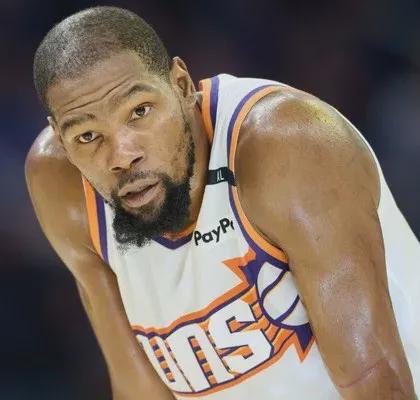 NBA球星凯文杜兰特遭指责，回应球迷对其‘投敌’言论