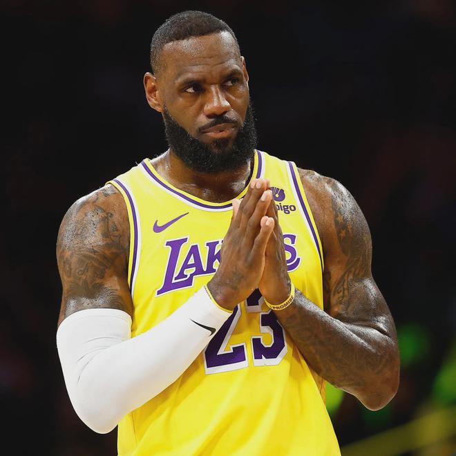 NBA球星凯文杜兰特遭指责，回应球迷对其‘投敌’言论