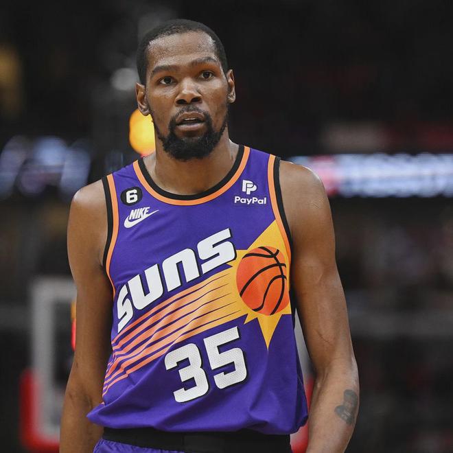 NBA球星凯文杜兰特遭指责，回应球迷对其‘投敌’言论