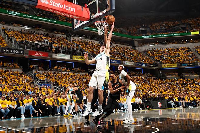 NBA 东部半决赛 G3：骑士扳平总比分，麦康奈尔表现出色引关注