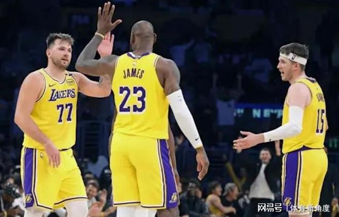 NBA 季后赛激战正酣，部分队伍休赛期交易蓝图初现，杜兰特等球星动向成焦点