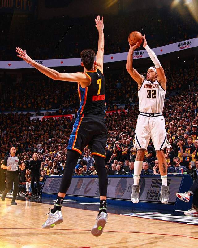 NBA 季后赛激战：森林狼逆转、凯尔特人大胜及主场优势分析
